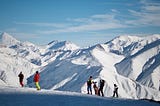 Beginner Skiers in Tehran Do an 8