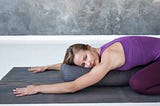 Beginners Guide To Buying a Yoga Bolster