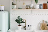 What You Need to Know When Styling Open Shelves in The Kitchen