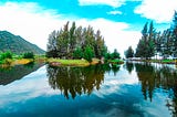 Tenang dan Damai, Beginiliah Pesona Danau Tepi Laut Leupung