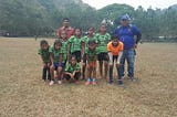 Niñas de la región de Monte Olivo juegan sin zapatos una final de Futbol.