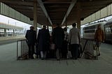 Na estação do metrô (In a station of the metro)— Ezra Pound