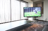 景色が素晴らしいリビングルームにBeovision Avant75＋Beolab18を設置しました。：港区マンション