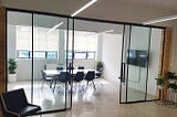 Advantages and Applications of Sliding Glass Partitions