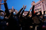 Protestas, juventud y precariedad: ¿hacia la desafección democrática?