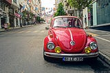 La storia del Maggiolino della Volkswagen: 75 anni e non sentirli