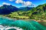 A picture of the beach and mountains on Oahu Creator: Art Wager 
 | Credit: Getty Images