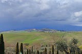 Un panorama di San Casciano dei Bagni immerso nel verde delle colline