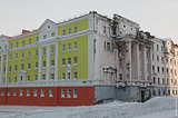 A “Potemkin village” building in Norilsk, Russia (Source: tema.ru)