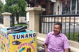 Tukang Sol Sepatu di Pecinan Magelang