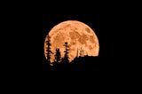 Mengapa Bulan Terlihat Lebih Besar dan Berwarna Oranye Ketika di Dekat Cakrawala?