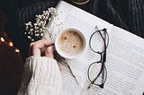 Relajación en mi hogar — cafe y lectura