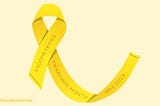 Su sfondo giallo chiaro, un fiocco giallo con la scritta Endometriosis Awareness Month 1993–2023