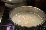 Pasta boiling on a gas stove, without boiling over.