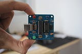 Programador de microcontrolador AVR USBTINYISP