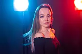 portrait-young-sexy-woman-with-flashes-background — Un Swede