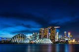 Toma fotográfica de Singapur que muestra sus edificios  modernos