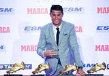 Ronaldo co may giay vang