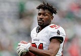 Battery arrest warrant issued for former Bucs receiver Antonio Brown