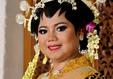 Rias Pengantin Jawa Solo Putri Kebaya Bludru Hitam di UWK Surab