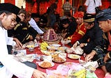 Makan Bajamba: Tradisi Makan Bersama yang Mempersatukan Masyarakat Minangkabau