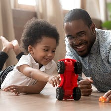 Talking puppy or finger puppet? 5 tips for buying baby toys that support healthy development