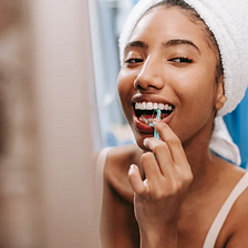 TEETH WHITENING KITS THAT ARE SAFE TO USE AT HOME