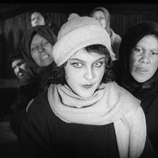 The Girl with the Hat Box (1927): A modern world out the window
