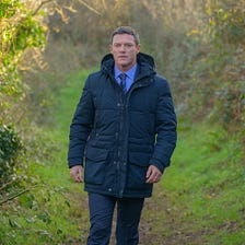 Crítica: ‘Los crímenes de Pembrokeshire’, pasión contenida para corregir el pasado