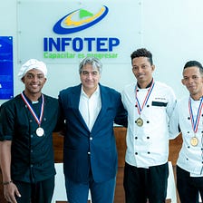 The winners of the 2022 Diplomado de Cocina Creativa.