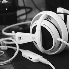 Best White Gaming Headsets for PC, Xbox One, PS4, and More!