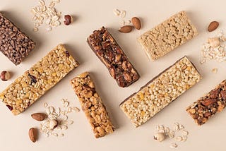 Protein Bars and Snacks: Choosing the Best Options for a Healthy Lifestyle