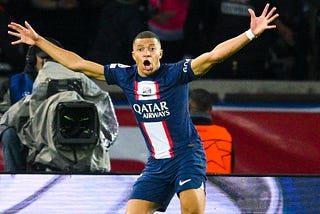 Por Mbappé, el PSG pretende pedir la espejo