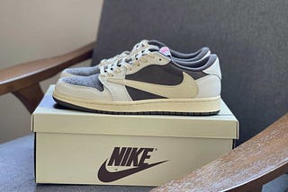 How To Spot Fake Reverse Mocha Air Jordan 1 Low x Travis Scott