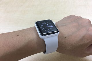 Apple Watch Edition — 42mmホワイトセラミックケースに似合うバンドは…