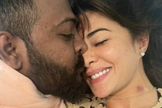 Sukesh Chandrashekhar was seen kissing Jacqueline Fernandez, love bite was seen on the neck of the actress! picture that went viral