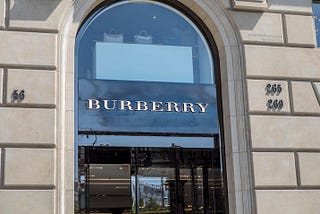 Burberry, 36 milyon dolar değerindeki ürünlerini yaktı