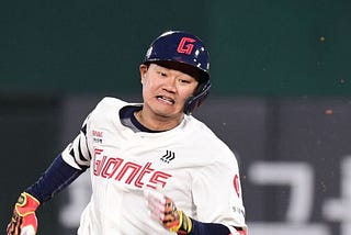 Ho-young Son’s sprint to third base was a strong desire for victory