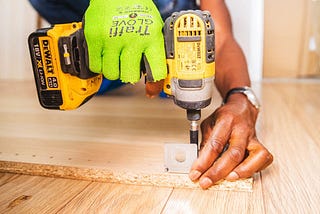 Hardwood vs. Laminate Flooring: What Toronto Homeowners Should Know