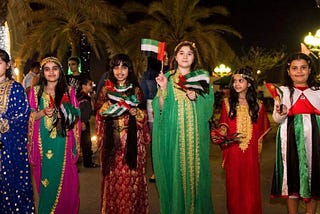 Traditional Dress of UAE | Emirati Dress for Men and Women