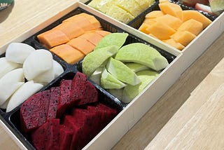 蘆洲現切水果拼盤推薦 》愛上水果，就從綠之果物的現切水果餐盒開始！