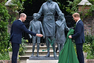 BREAKING: Lip reader reveals Prince William's cautious approach when revealing Diana statue