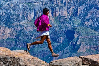 Correr descalço é bom? Um olhar médico.