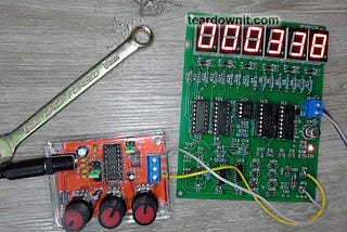 How does binary logic work? Latch registers with tri-state outputs