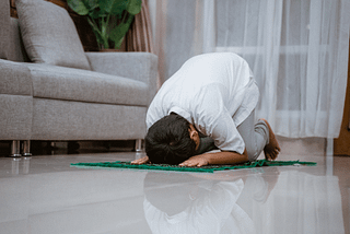 How Your Life Can Change With Long Prostration (Sajda)