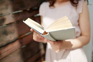 How reading helps with fighting depression?
