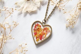 Different Types of Flower Jewelry and Why You Should Start Wearing Them