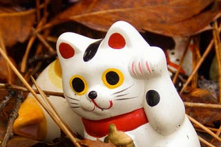 A maneki neko statute photographed in Japan