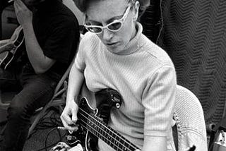 Carol Kaye, la chica del bajo