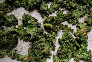 BAKED KALE CHIPS — EASY 30-MINUTE RECIPE